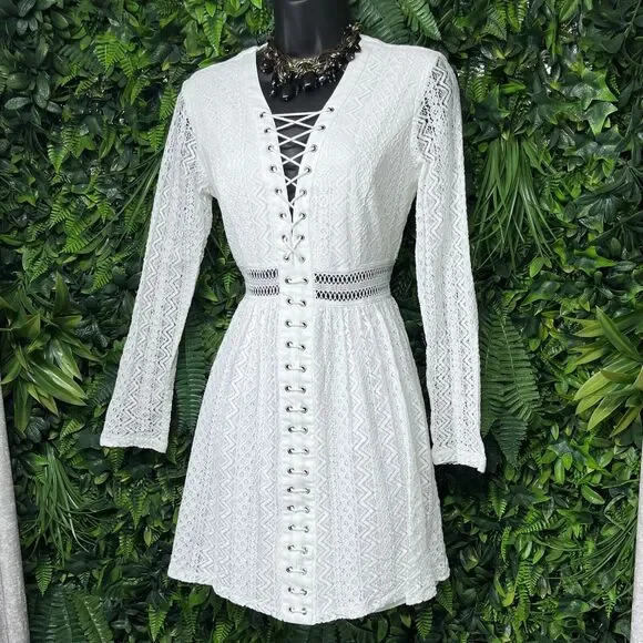 BARDOT Dress Women Small White Bohemian Lace Up Fit Flare Gigi 2158 - Picture 9 of 10